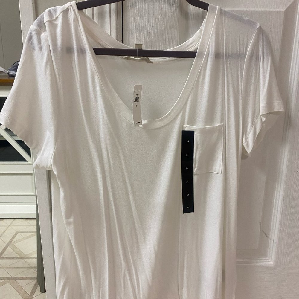 Banana Republic White V-Neck Tee with pocket